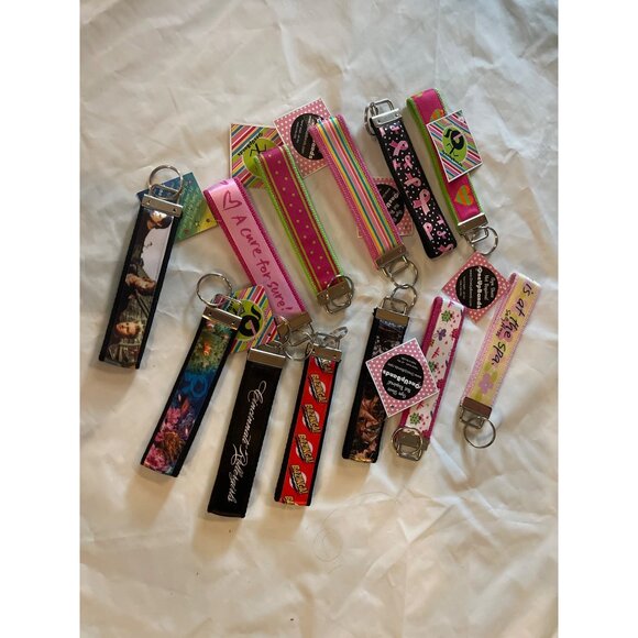 Keychain Wristlets Metal keyring Keychain Lot 12 Fabric Designs & Patterns New - Picture 3 of 3